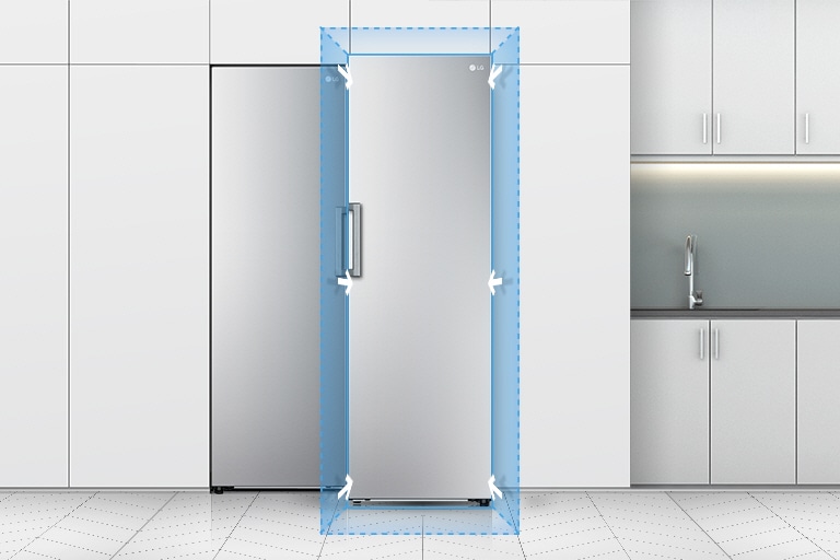 The front view of the refrigerator is shown in a kitchen. A blue square on the edge of the refrigerator and arrows highlight how it fits seamlessly into a standard kitchen.